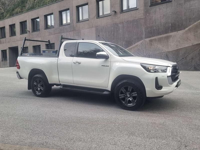 Weiß Gebraucht 2021 Toyota HiLux Active Abholung | € 29.999 (Guter Preis) - Bild 1/4