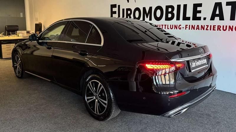 Gebraucht Mercedes E220 Avantgarde 194 PS (142 kW) 2021 Schwarz Limousine