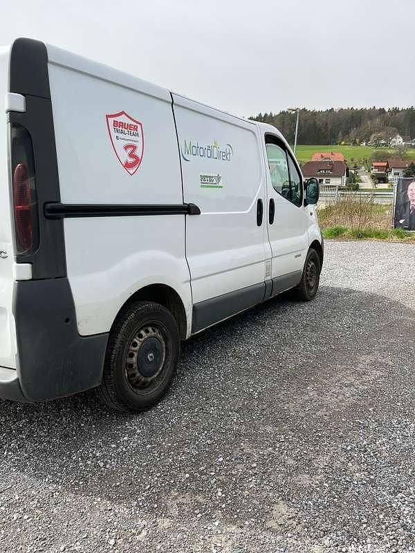 Gebraucht Renault Trafic 101 PS (74 kW) 2004 Weiß Van / Kleinbus