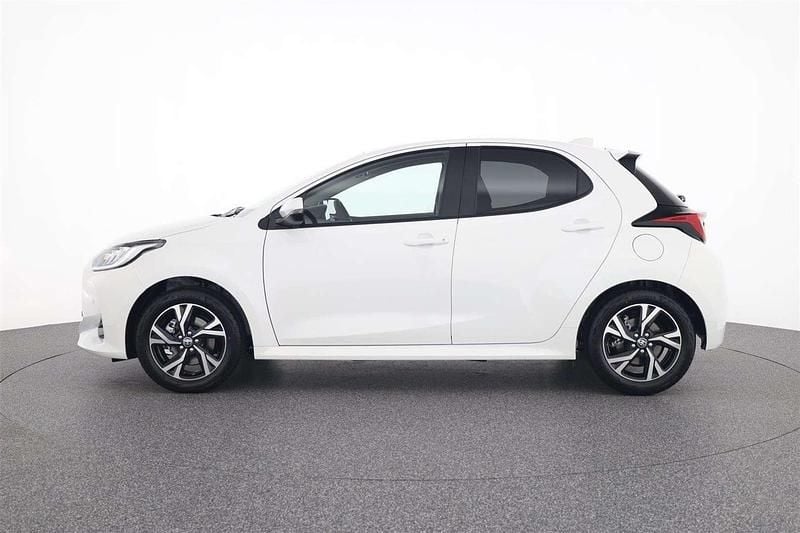 Gebraucht Toyota Yaris Hybrid Active 116 PS (85 kW) 2025 Pure white  weiß Limousine