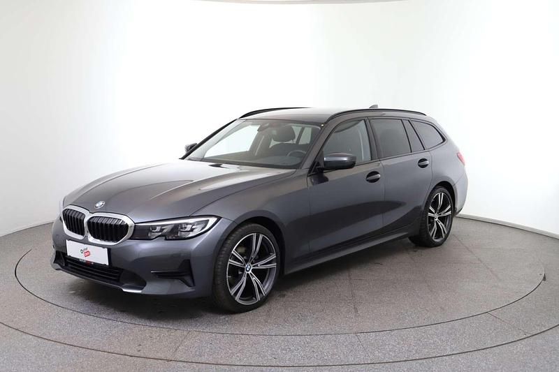 Grau Gebraucht 2021 BMW 318 Advantage Kombi | € 26.850 (Guter Preis) - Bild 1/3