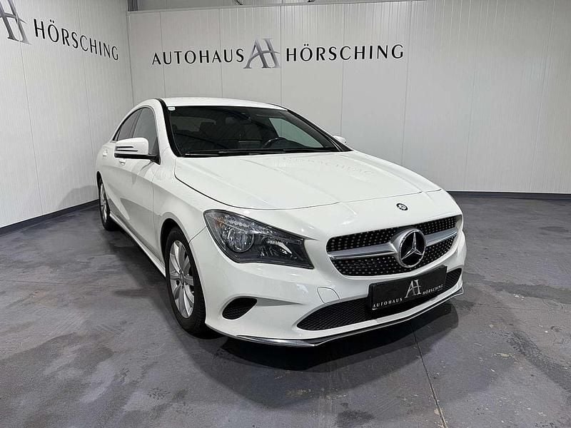 Weiß Gebraucht 2017 Mercedes CLA200 Coupé | € 17.499 (Fairer Preis) - Bild 1/4