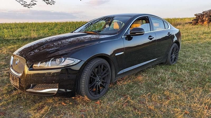 Gebraucht Jaguar XF Luxury 200 PS (147 kW) 2013 Schwarz Limousine