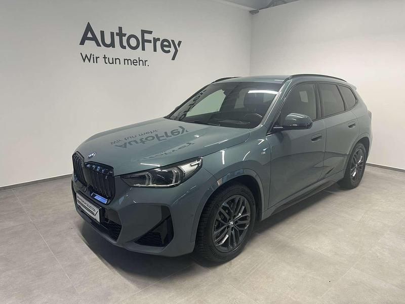 Grün Gebraucht 2023 BMW iX1 Luxury Line SUV | € 39.890 (Fairer Preis) - Bild 1/4