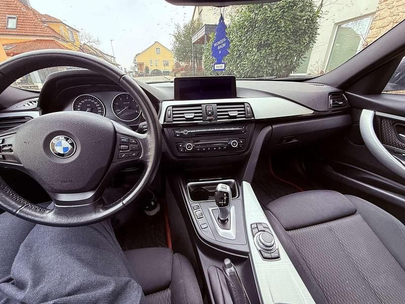 Gebraucht BMW 318 143 PS (105 kW) 2013 Schwarz Kombi