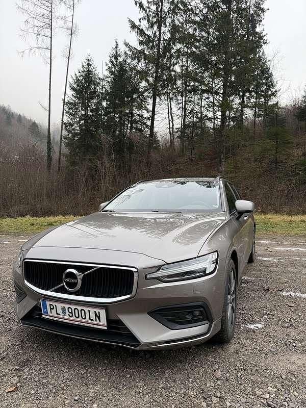 Gebraucht Volvo V60 Momentum 150 PS (110 kW) 2019 Bronze Kombi