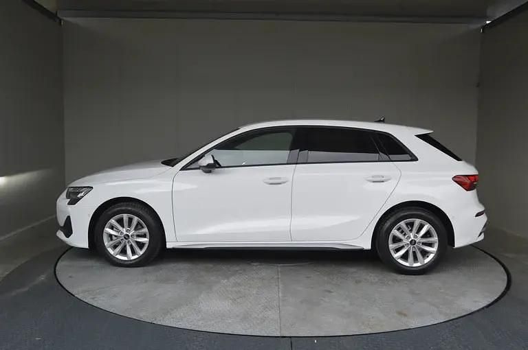 Neu Audi A3 Ambiente 116 PS (85 kW) 2025 Weiss  normal Limousine