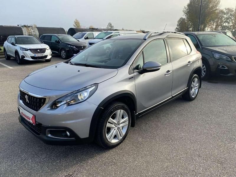 Grau Gebraucht 2019 Peugeot 2008 Signature Sky SUV | € 14.900 - Bild 1/4