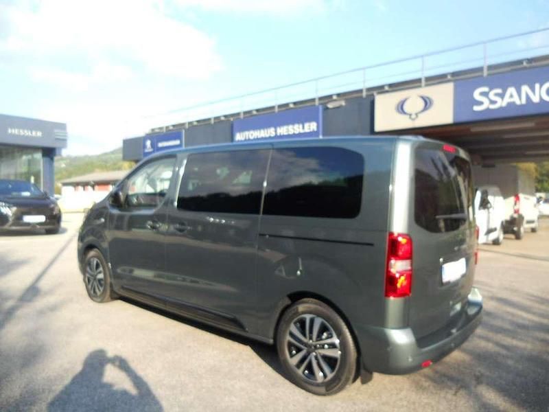 Gebraucht Peugeot Traveller Premium 179 PS (131 kW) 2025 Grün Van / Kleinbus