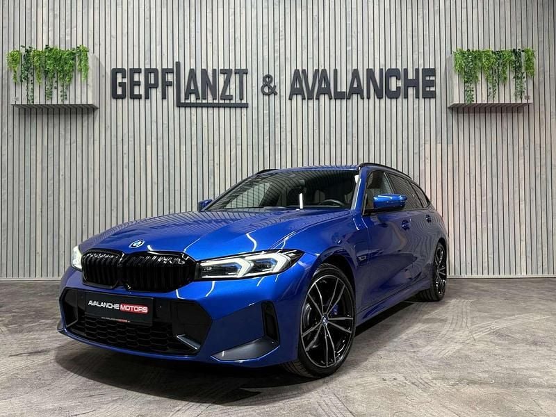 Gebraucht BMW 330e M Sport 292 PS (214 kW) 2022 Blau Kombi