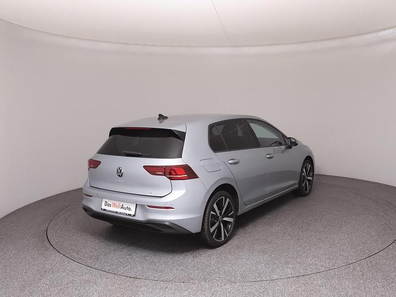 Gebraucht VW Golf VIII 204 PS (150 kW) 2025 Silber  metallic Limousine