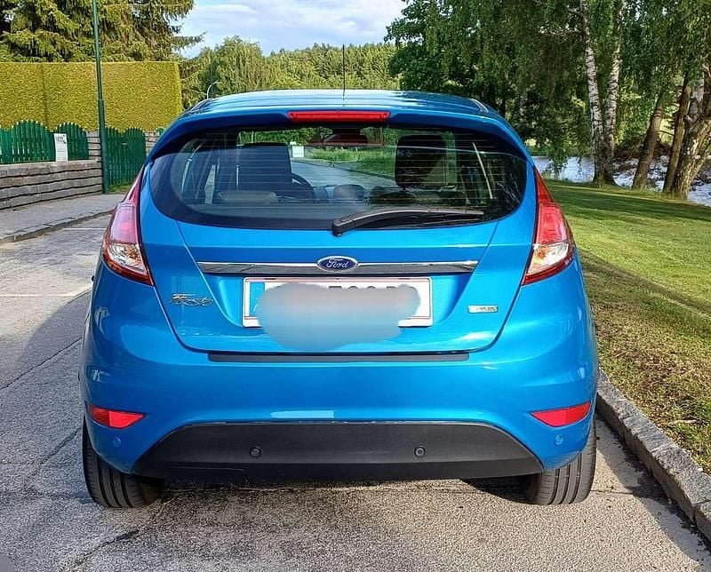 Gebraucht Ford Fiesta Titanium 75 PS (55 kW) 2012 Blau Kleinwagen