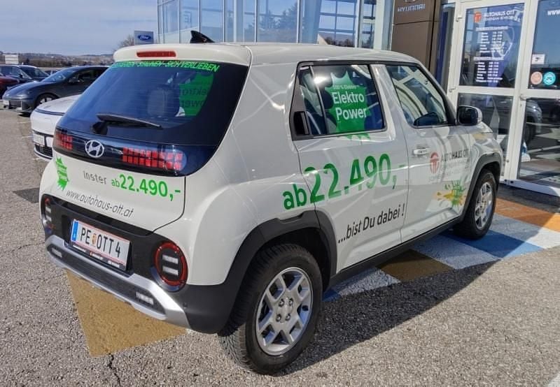 Gebraucht Hyundai Inster 83 kW (114 PS) 2025 Unbleached ivory Kleinwagen