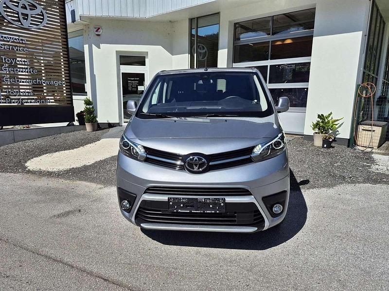 Silber Gebraucht 2024 Toyota Proace Verso Kombi | € 70.900 - Bild 1/4