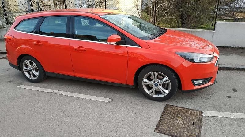 Rot Gebraucht 2016 Ford Focus Trend Kombi | € 7.190 (Superpreis) - Bild 1/4