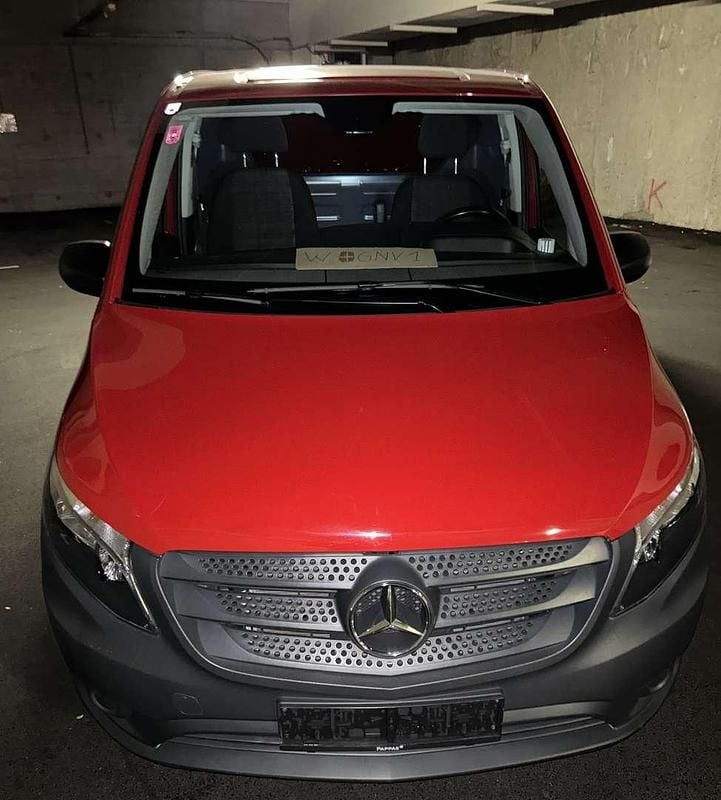 Rot Gebraucht 2020 Mercedes Vito Van | € 26.850 - Bild 1/4