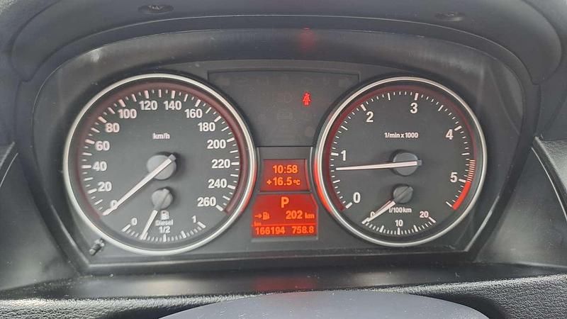 Grau Gebraucht 2012 BMW X1 SUV | € 12.500 (Etwas zu teuer) - Bild 1/4