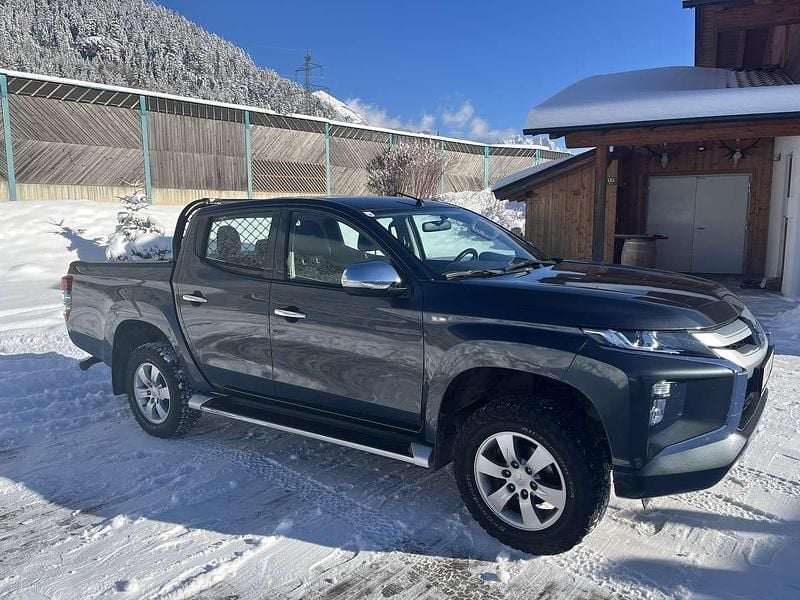 Gebraucht Mitsubishi L200 150 PS (110 kW) 2020 Grün Abholung