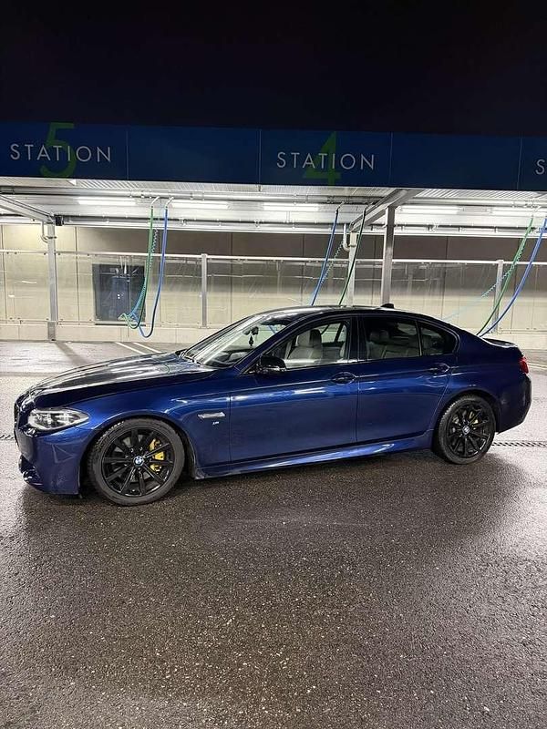 Gebraucht BMW 530 258 PS (189 kW) 2015 Blau Limousine