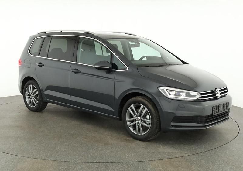 Neu VW Touran Comfortline 150 PS (110 kW) 2025 Blau Van / Kleinbus