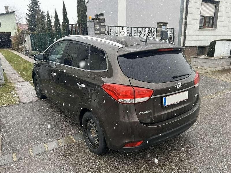 Gebraucht Kia Carens Gold 116 PS (85 kW) 2014 Braun Van / Kleinbus