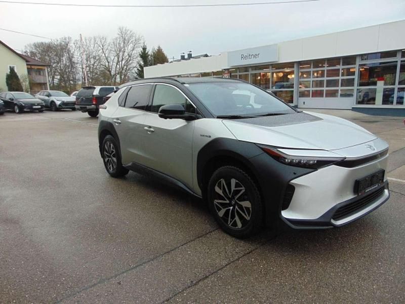 Gebraucht Toyota bZ4X 160 kW (218 PS) 2022 Silber SUV