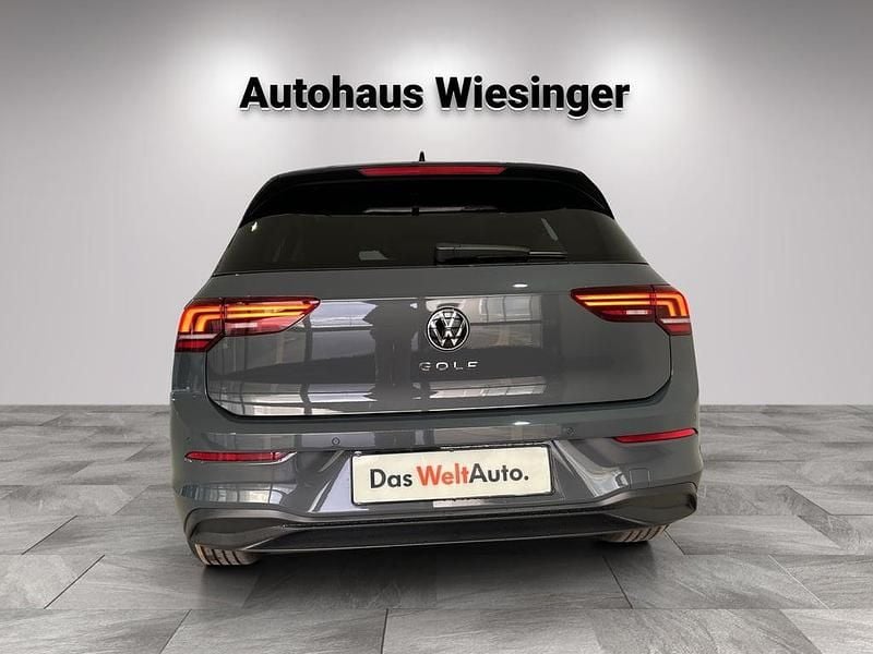 Neu VW Golf VIII 115 PS (84 kW) 2026 Mittelgrau  metallic