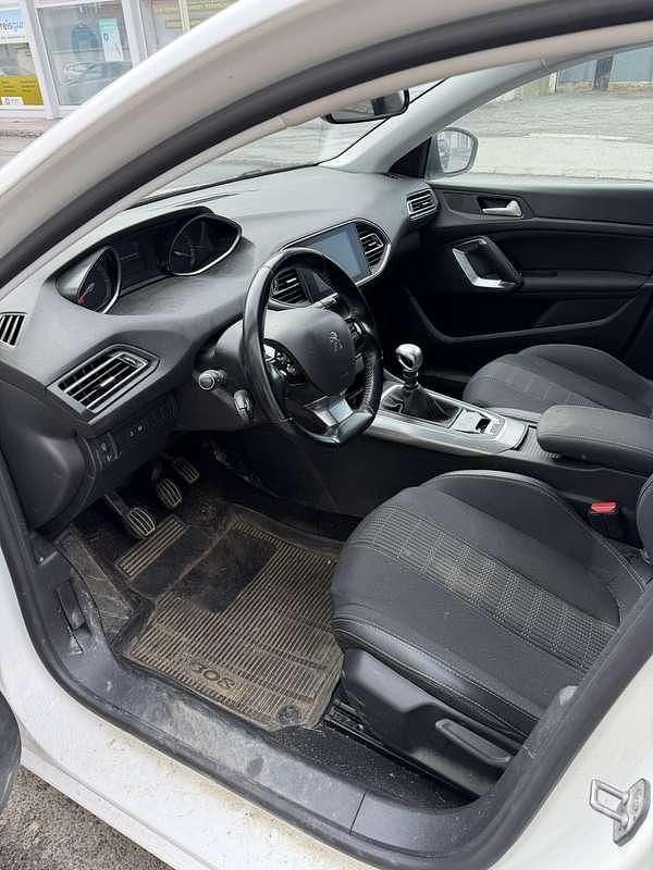 Gebraucht Peugeot 308 SW Allure 131 PS (96 kW) 2018 Weiß Kombi