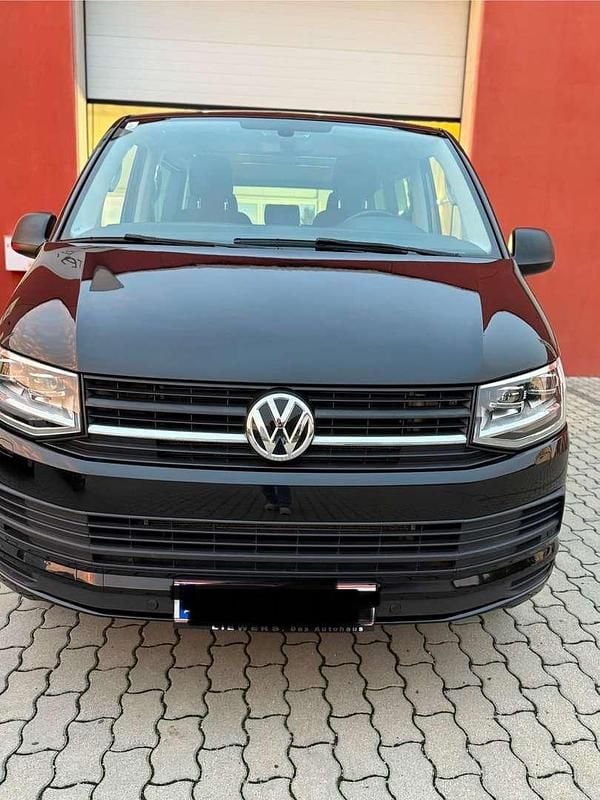Gebraucht VW Multivan Trendline 150 PS (110 kW) 2017 Schwarz Van