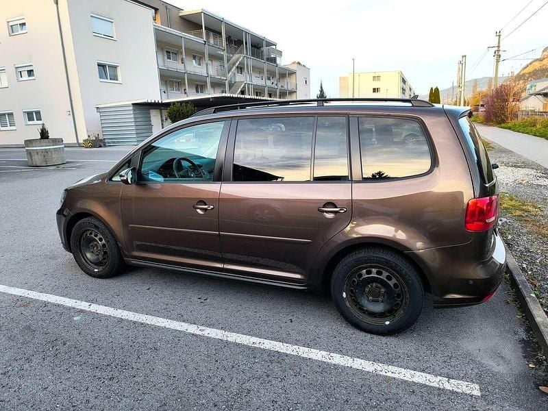 Braun Gebraucht 2012 VW Touran Highline Van / Kleinbus | € 8.500 (Fairer Preis) - Bild 1/4