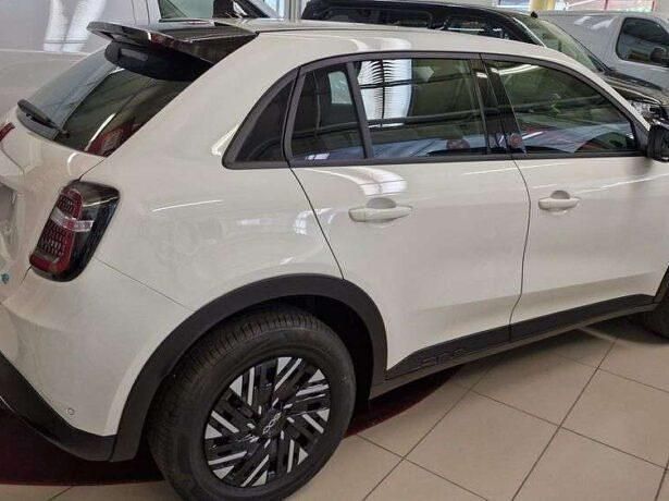 Neu Fiat 600E Red 114 kW (156 PS) 2025 Weiß SUV