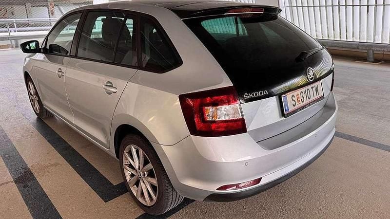 Gebraucht Skoda Rapid Sport 95 PS (69 kW) 2017 Silber Kleinwagen