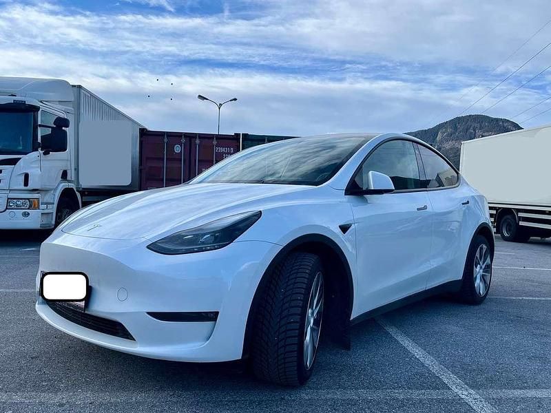 Gebraucht 2023 Tesla Model Y Long Range AWD SUV | € 36.500 (Fairer Preis) - Bild 1/4