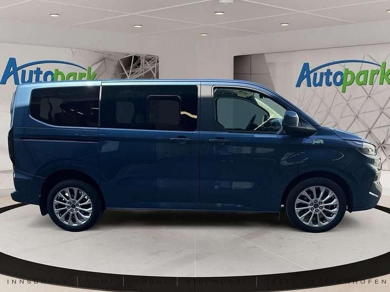 Gebraucht Ford Tourneo Titanium 150 PS (110 kW) 2024 Blau Van / Kleinbus