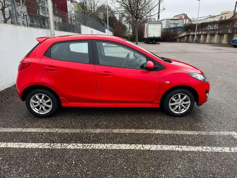 Gebraucht Mazda 2 102 PS (75 kW) 2014 Rot Limousine