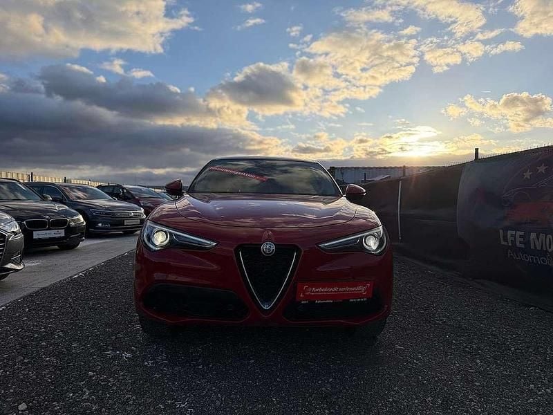 Gebraucht Alfa Romeo Stelvio 209 PS (153 kW) 2018 Rot SUV