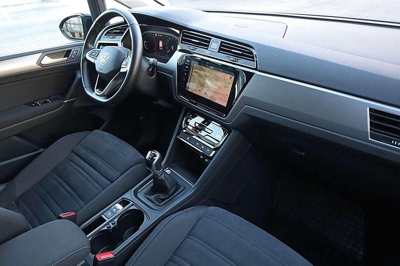 Gebraucht VW Touran Comfortline 122 PS (89 kW) 2022 Schwarz Van / Kleinbus