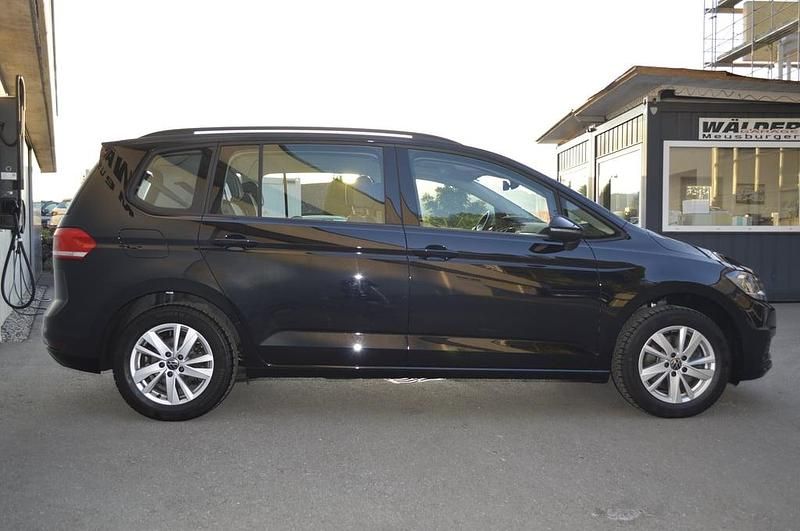 Gebraucht VW Touran Comfortline 150 PS (110 kW) 2024 Schwarz  metallicperleffektno Van / Kleinbus