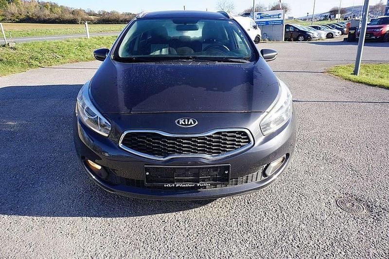 Grau Gebraucht 2015 Kia Ceed Sportswagon Silver Kombi | € 4.690 (Fairer Preis) - Bild 1/4