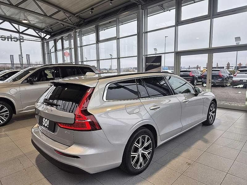Gebraucht Volvo V60 Core 197 PS (144 kW) 2025 Silber Kombi