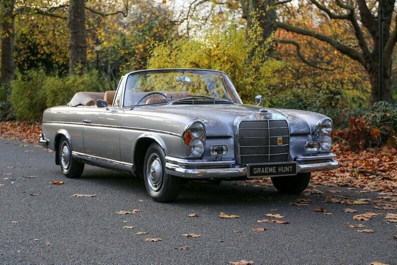 Silber Gebraucht 1966 Mercedes 220 SE Cabrio | € 134.921 - Bild 1/4