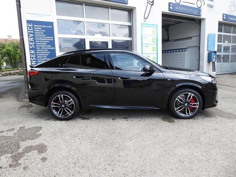 Gebraucht BMW X2 M Sport 163 PS (119 kW) 2024 Schwarz SUV