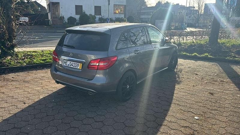 Gebraucht Mercedes B220 170 PS (125 kW) 2012 Van / Kleinbus