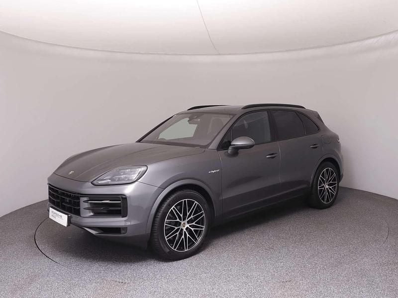 Mittelgrau metallic Gebraucht 2025 Porsche Cayenne SUV | € 127.900 - Bild 1/4