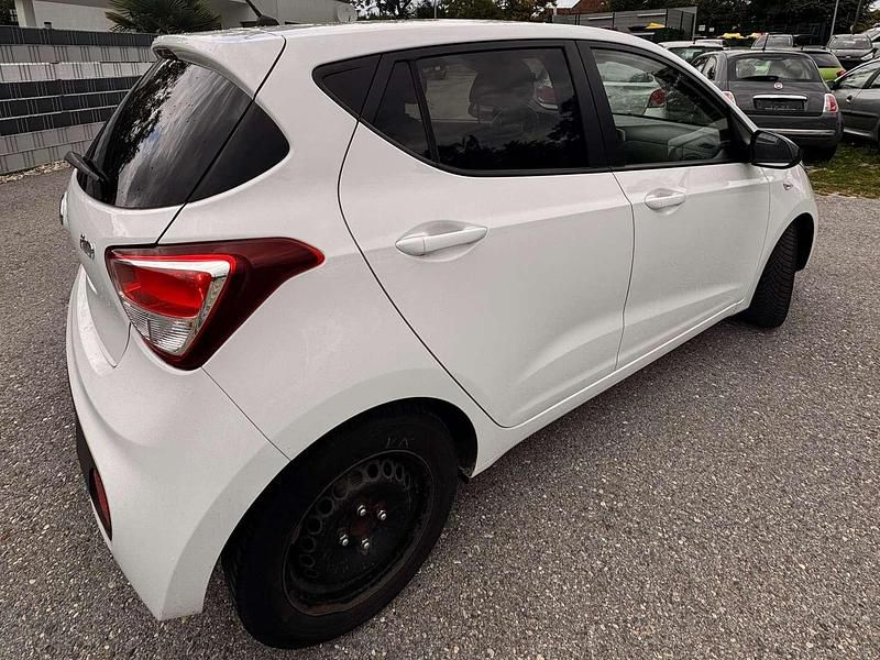 Gebraucht Hyundai i10 67 PS (49 kW) 2019 Weiß Kleinwagen