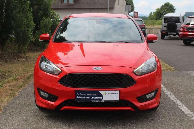 Gebraucht Ford Focus ST-Line 125 PS (91 kW) 2018 Rot Limousine