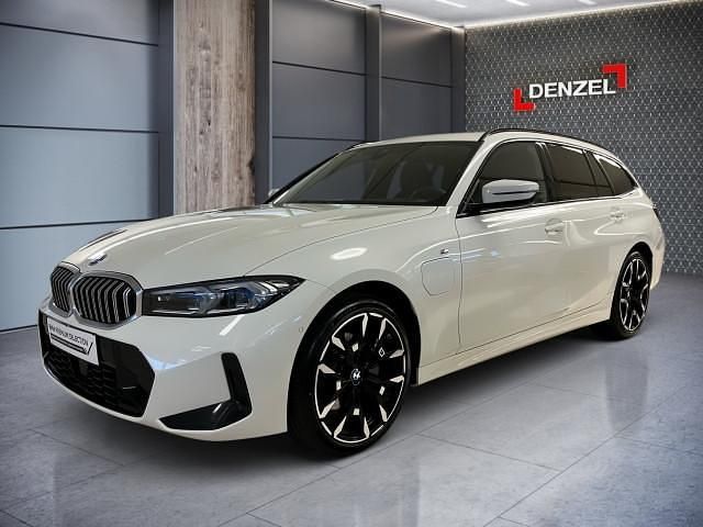 Weiß Gebraucht 2024 BMW 330e Shadowline Kombi | € 49.960 (Fairer Preis) - Bild 1/4