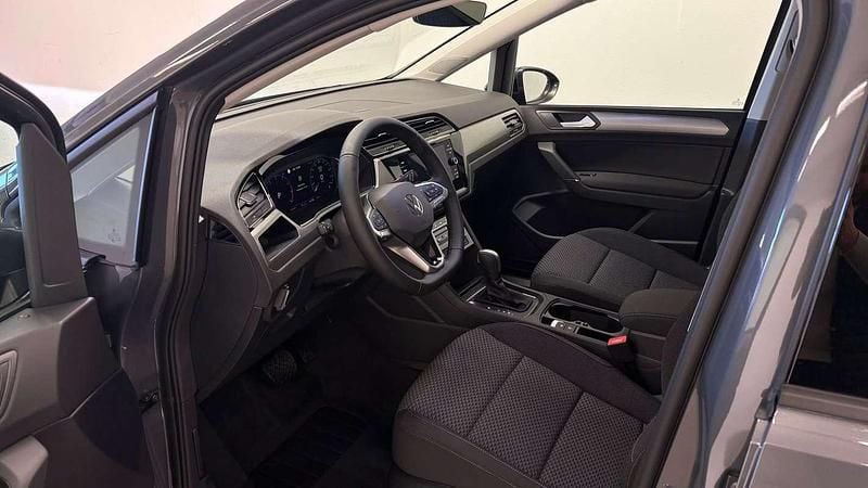 Neu VW Touran 150 PS (110 kW) 2025 Grau Van / Kleinbus