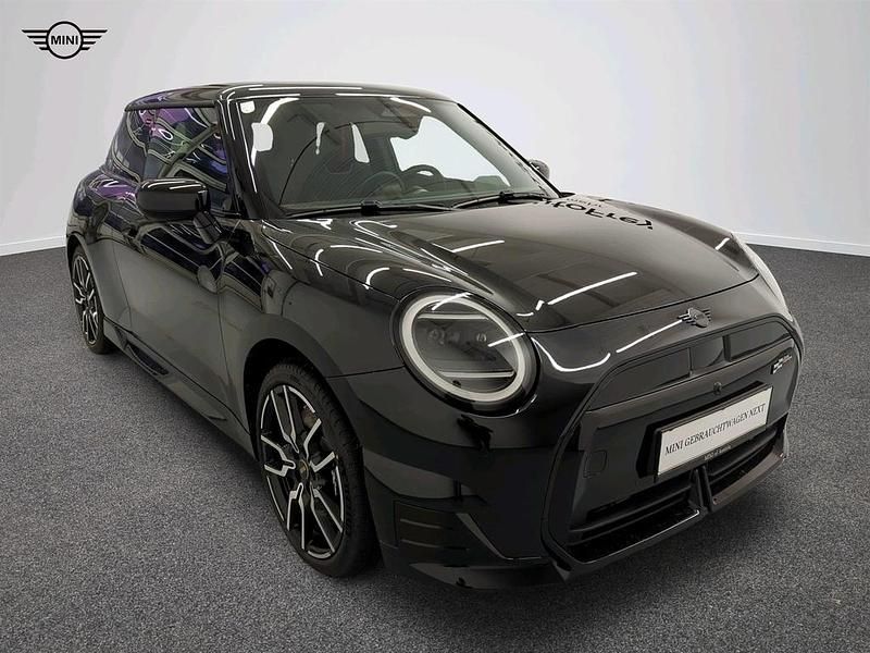 Gebraucht Mini Cooper SE 160 kW (218 PS) 2025 Midnight black ii Kleinwagen