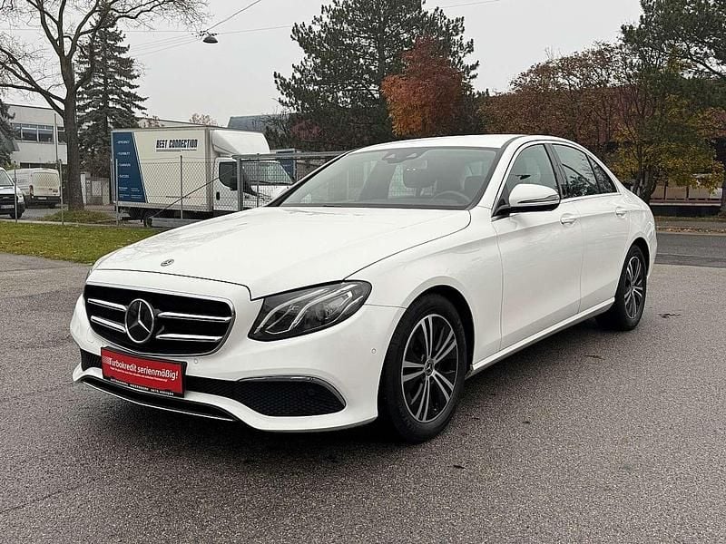 Weiß Gebraucht 2020 Mercedes E200 Edition Limousine | € 24.490 (Guter Preis) - Bild 1/4